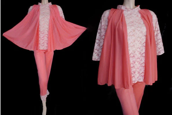 Weekend Specials to Grab *ADORABLE VINTAGE ‘50s VANITY FAIR-LOOK VERY FULL SWING TOP PAJAMA SET WITH WHITE LACE-TRIMMED CAPRIS IN TROPICAL MANGO Weekend Specials to Grab *ADORABLE VINTAGE ‘50s VANITY FAIR-LOOK VERY FULL SWING TOP PAJAMA SET WITH WHITE LACE-TRIMMED CAPRIS IN TROPICAL MANGO
