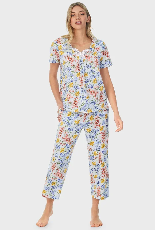 Weekend Discounts to Enjoy Multi Floral Capri Pajama Set