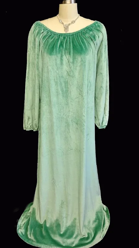 Flash Deal *VINTAGE JOLIE TWO VELOUR DRESSING GOWN / NIGHTGOWN / LOUNGE WEAR IN A LUSCIOUS SHADE OF SEA GODDESS Flash Deal *VINTAGE JOLIE TWO VELOUR DRESSING GOWN / NIGHTGOWN / LOUNGE WEAR IN A LUSCIOUS SHADE OF SEA GODDESS