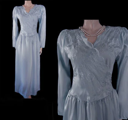 Weekend Savings Bonanza *VINTAGE WOODWARD SATIN FLORAL EMBROIDERED SCALLOPED NIGHTGOWN IN TWILIGHT Weekend Savings Bonanza *VINTAGE WOODWARD SATIN FLORAL EMBROIDERED SCALLOPED NIGHTGOWN IN TWILIGHT