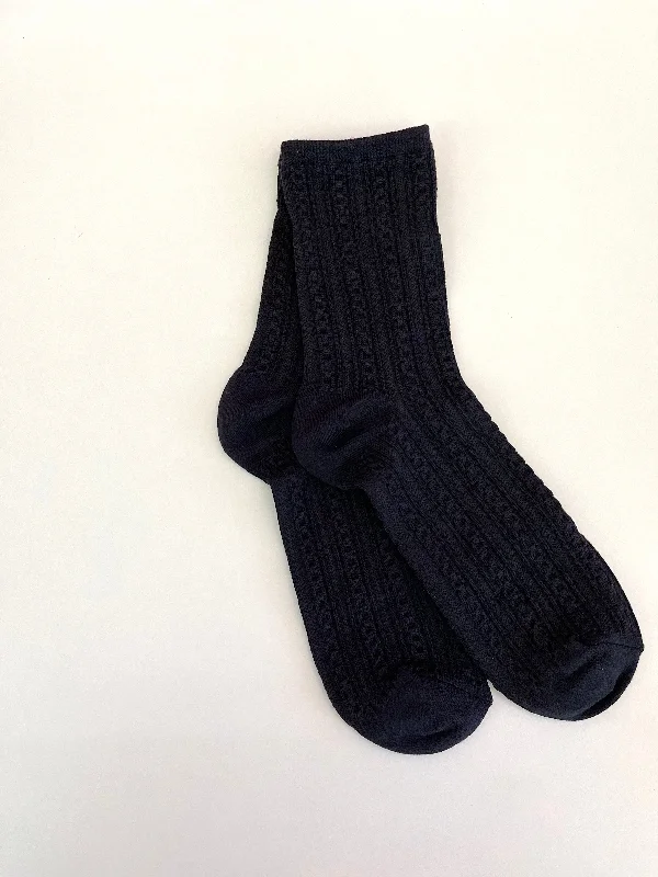 Year-End Clearance Quality Knitted Chain Pattern Soft Socks Black