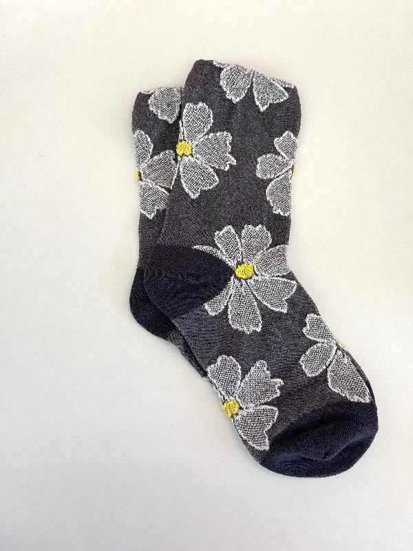 Weekend Bargains to Love White Big Flower Socks Charcoal