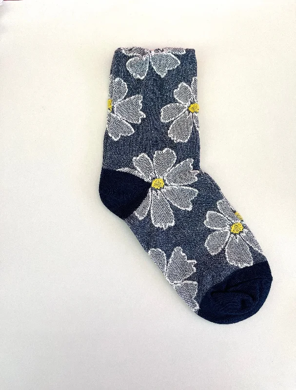 Weekend Shopping Extravaganza White Big Flower Socks Navy
